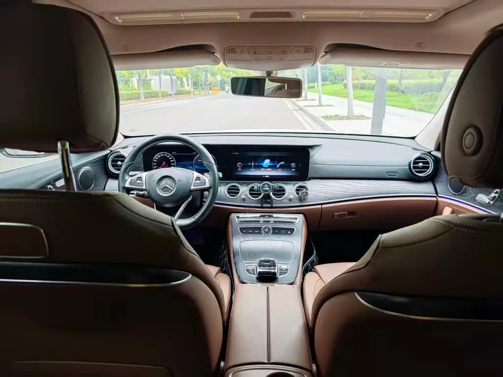Mercedes-Benz E-Class — миниатюра 6