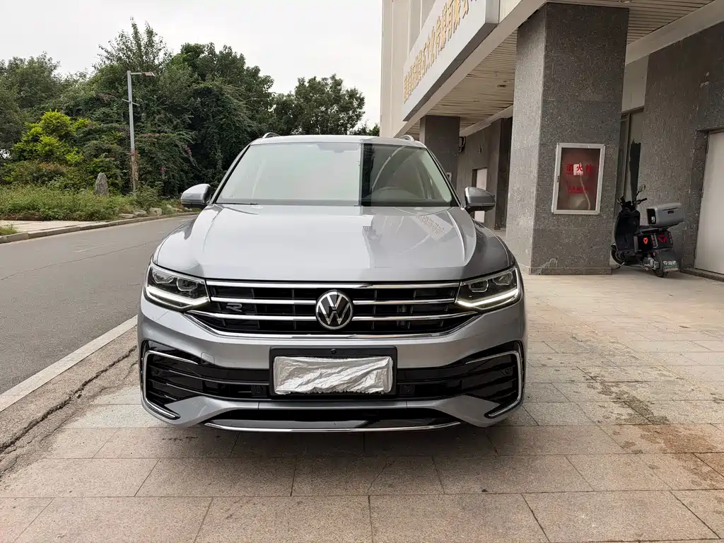 Volkswagen Tiguan L — миниатюра 2