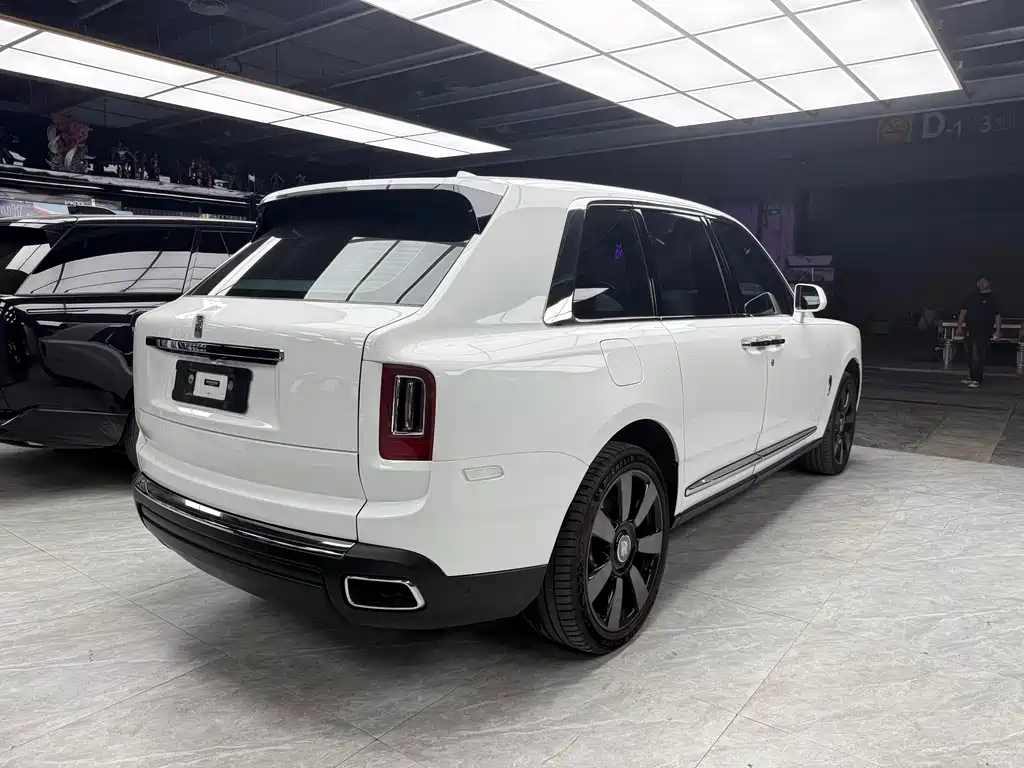 Rolls-Royce Cullinan 2018 мест
