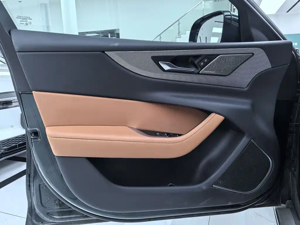 Jaguar XEL — миниатюра 4