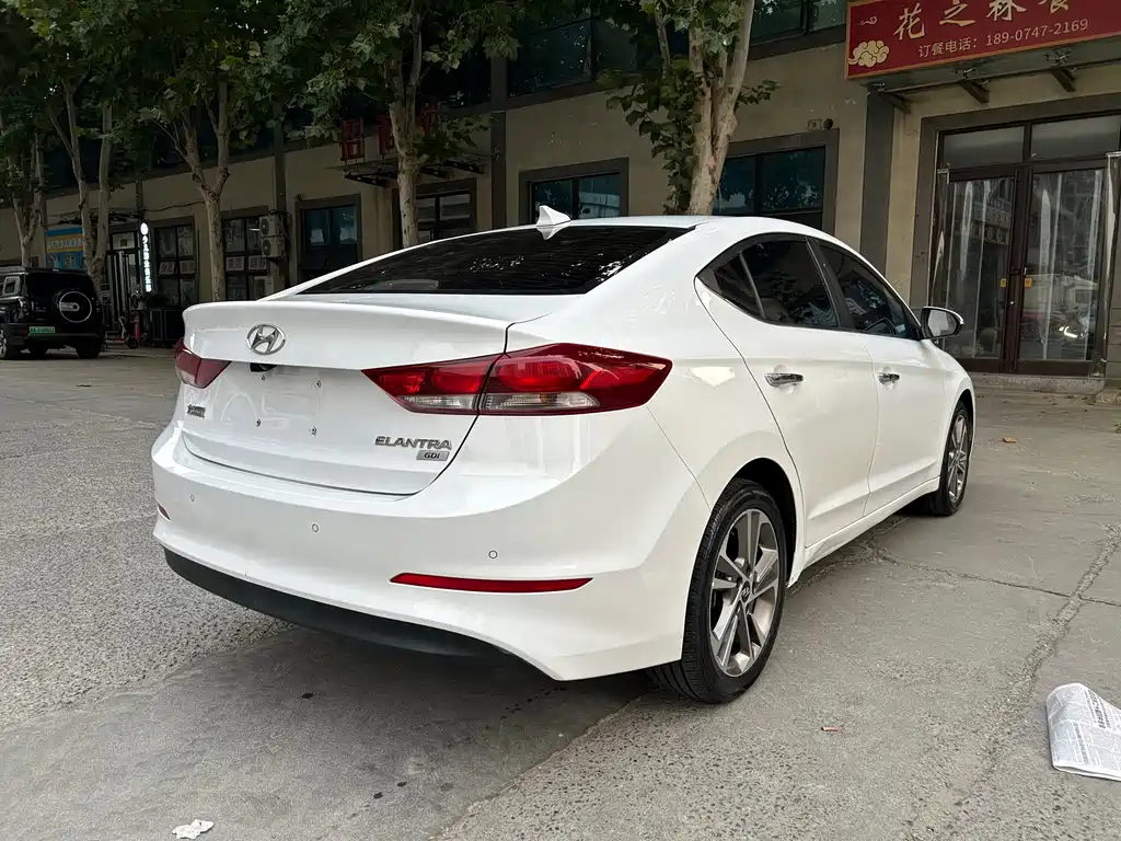 Hyundai Elantra — миниатюра 5
