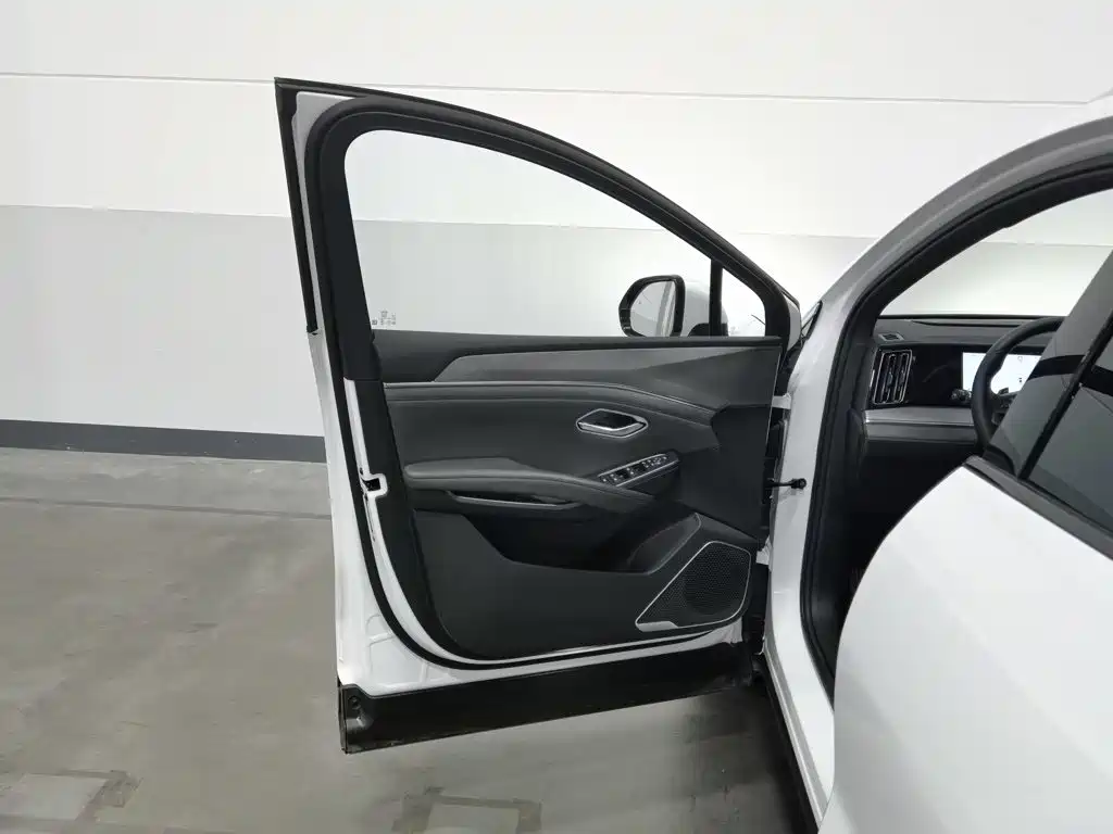 BYD L DM-i — миниатюра 8