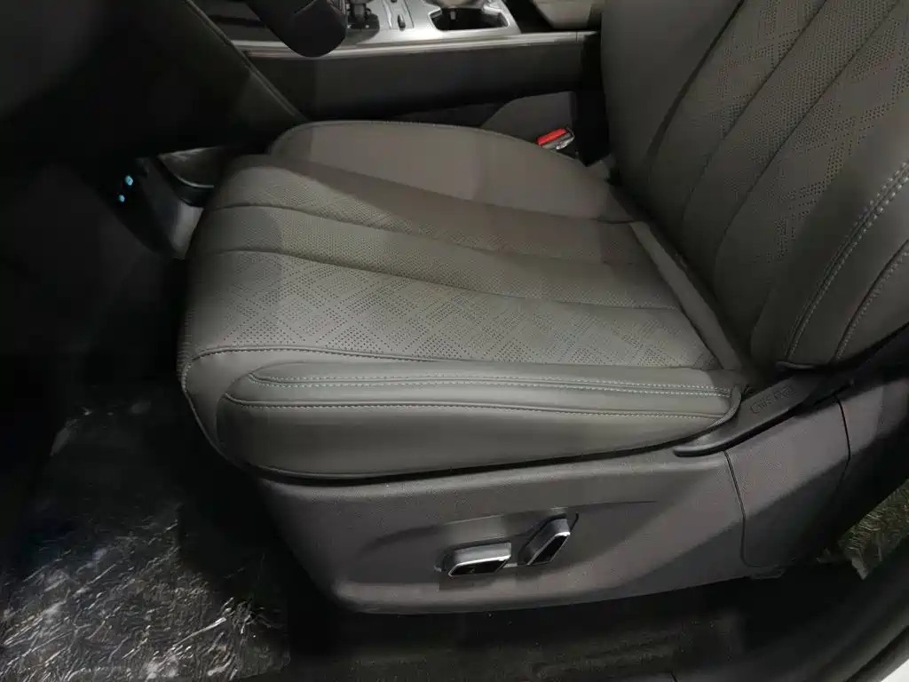 BYD L DM-i — миниатюра 20