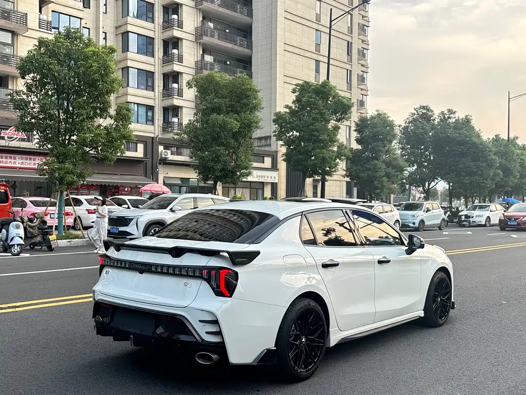Lynk & Co 03 — миниатюра 19