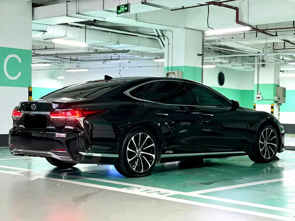 Lexus LS — миниатюра 6