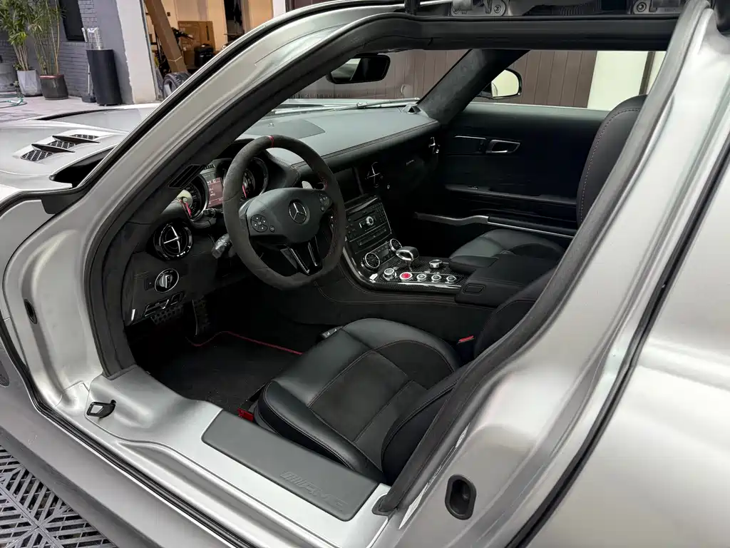 Mercedes-Benz SLS AMG — миниатюра 10