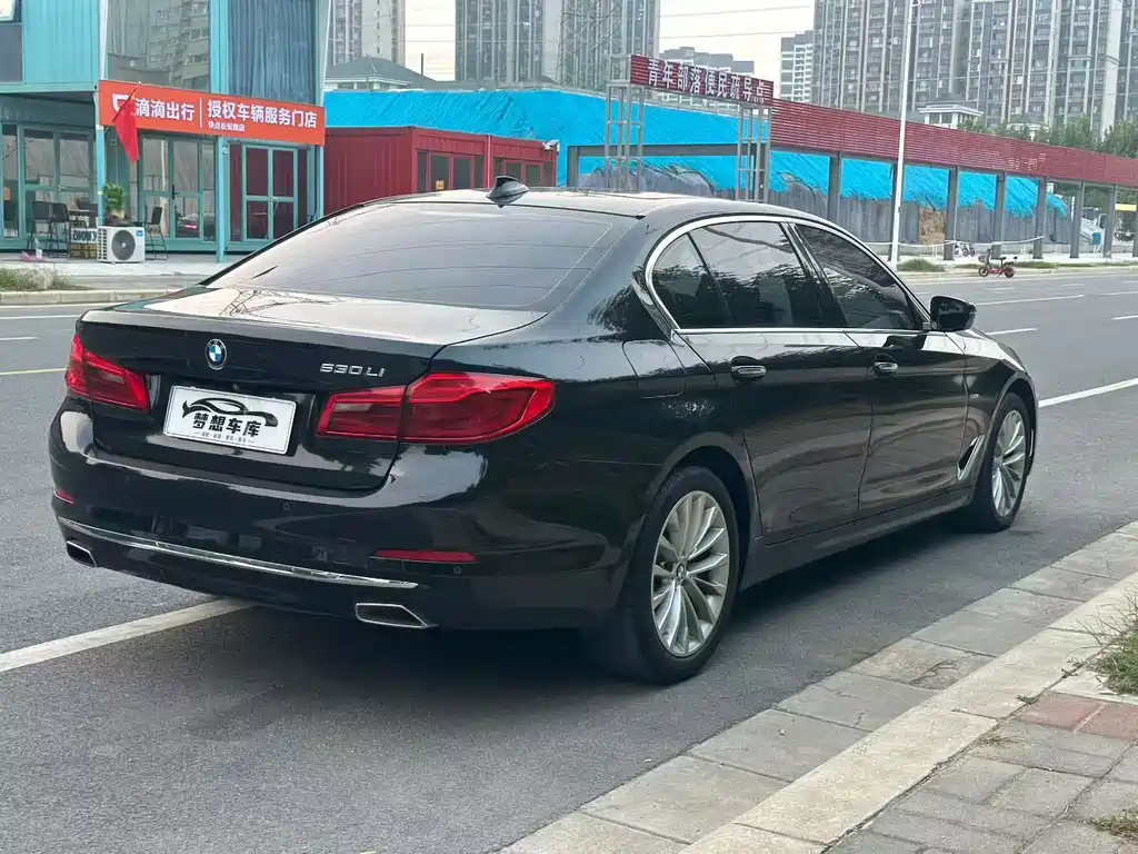 BMW 5 Series — миниатюра 7