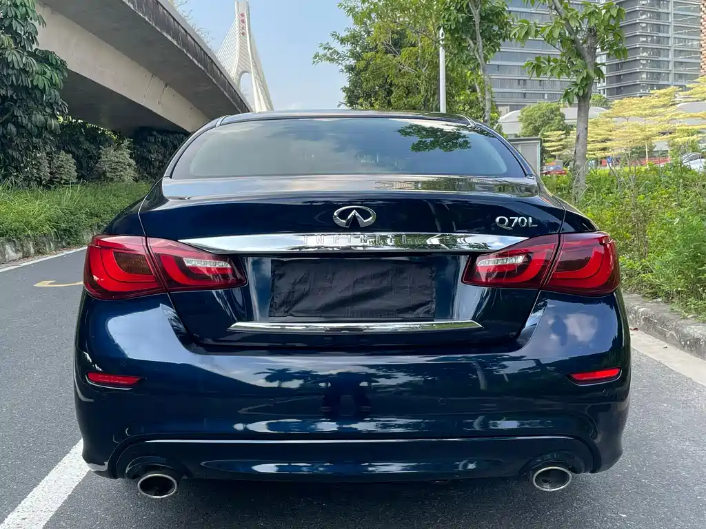 Infiniti Q70 — миниатюра 7