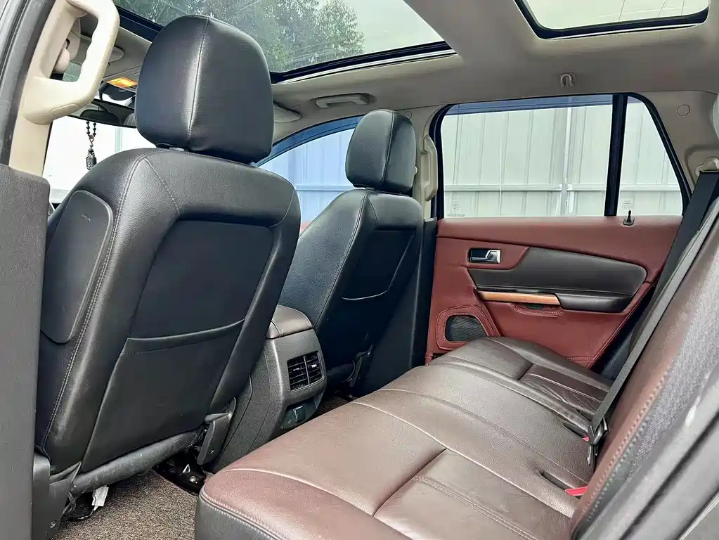 Ford Edge (Import) — миниатюра 10