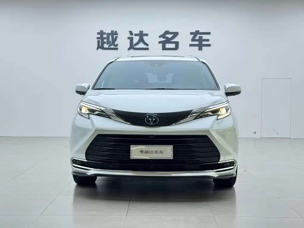 Toyota Sienna — миниатюра 2