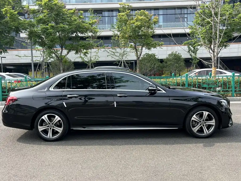 Mercedes-Benz E-Class — миниатюра 15