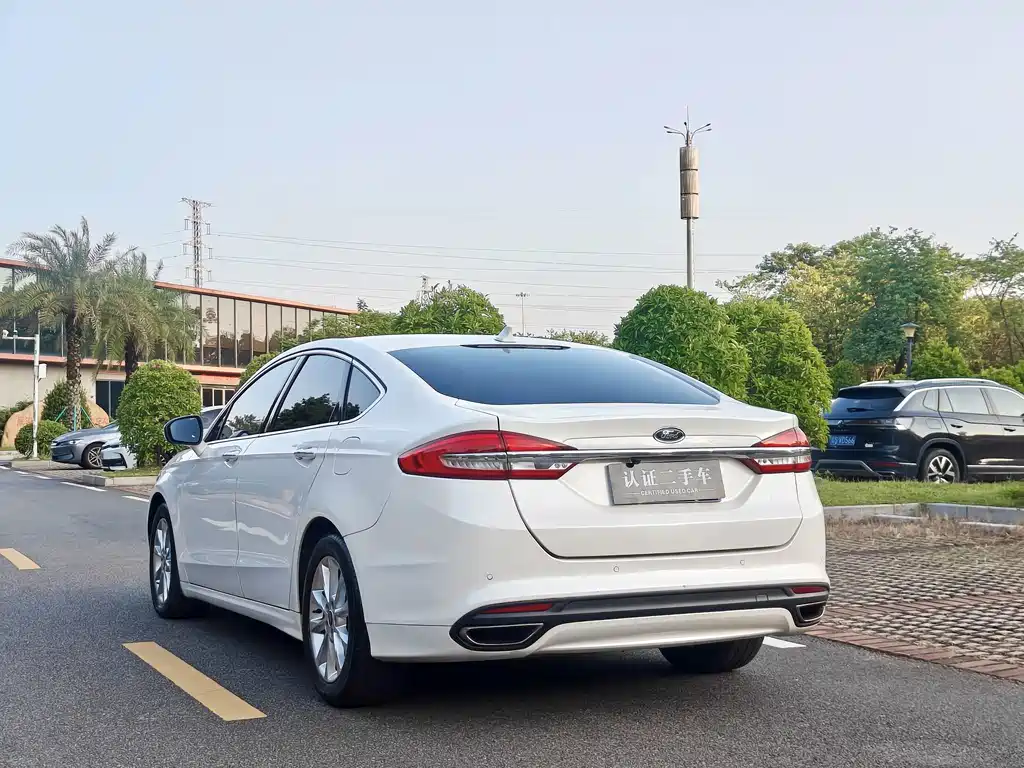 Ford Mondeo — миниатюра 7