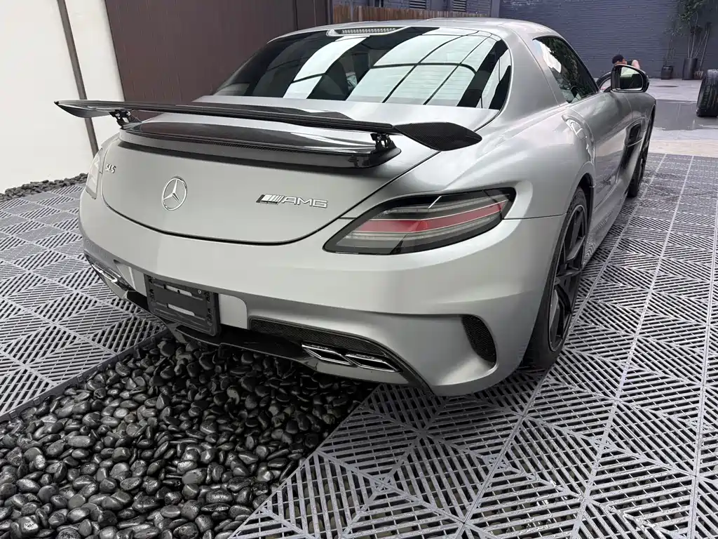 Mercedes-Benz SLS AMG — миниатюра 7