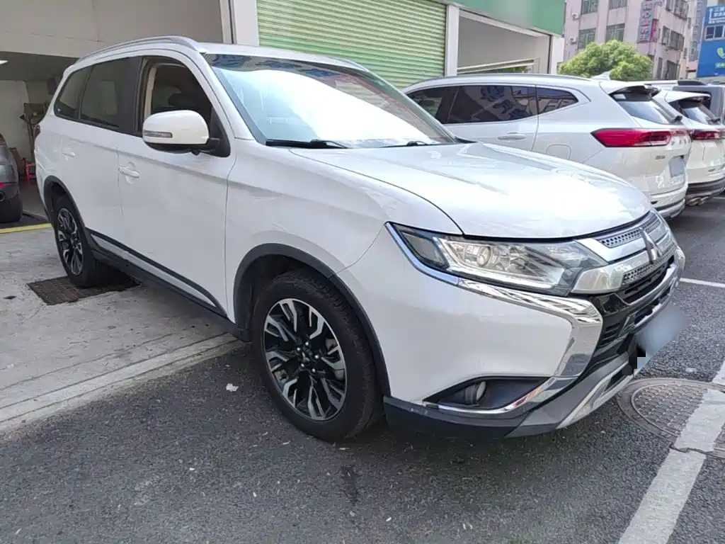 Mitsubishi Outlander — миниатюра 4