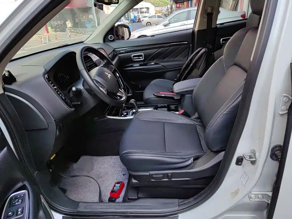 Mitsubishi Outlander — миниатюра 15