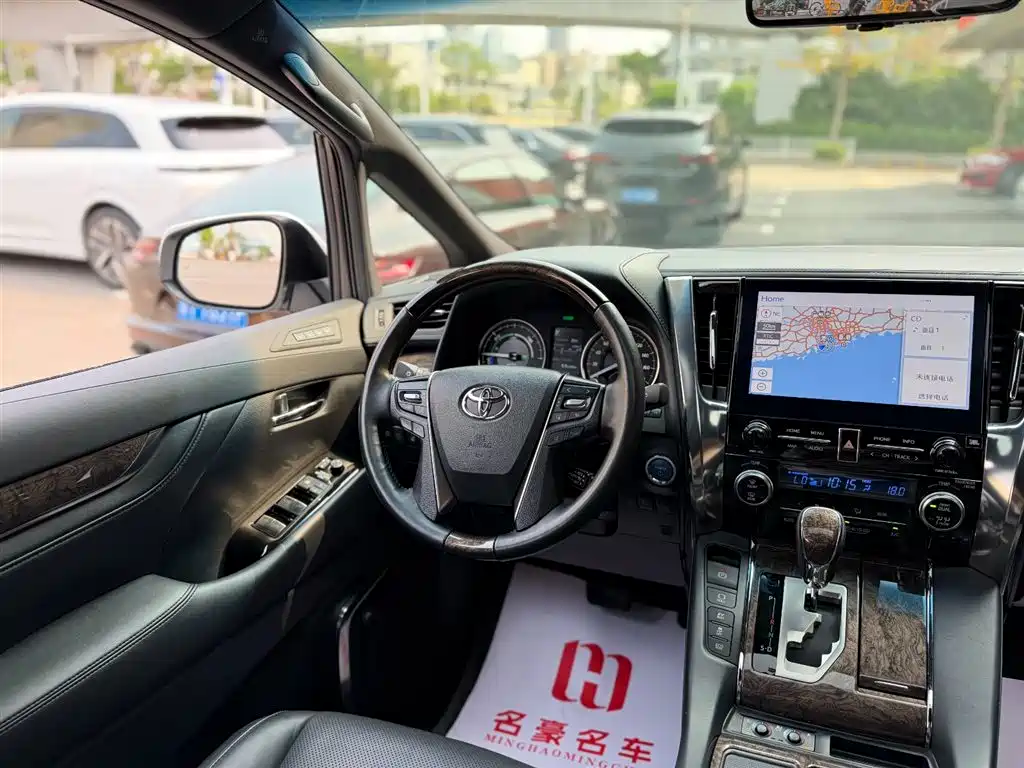 Toyota Alphard - фото 16