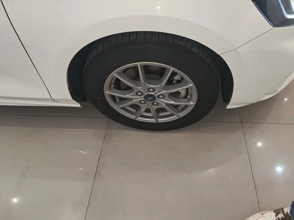 Ford Focus — миниатюра 12