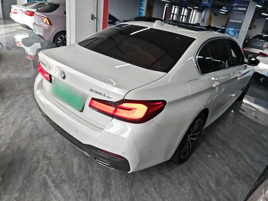 BMW 5 Series New Energy — миниатюра 7