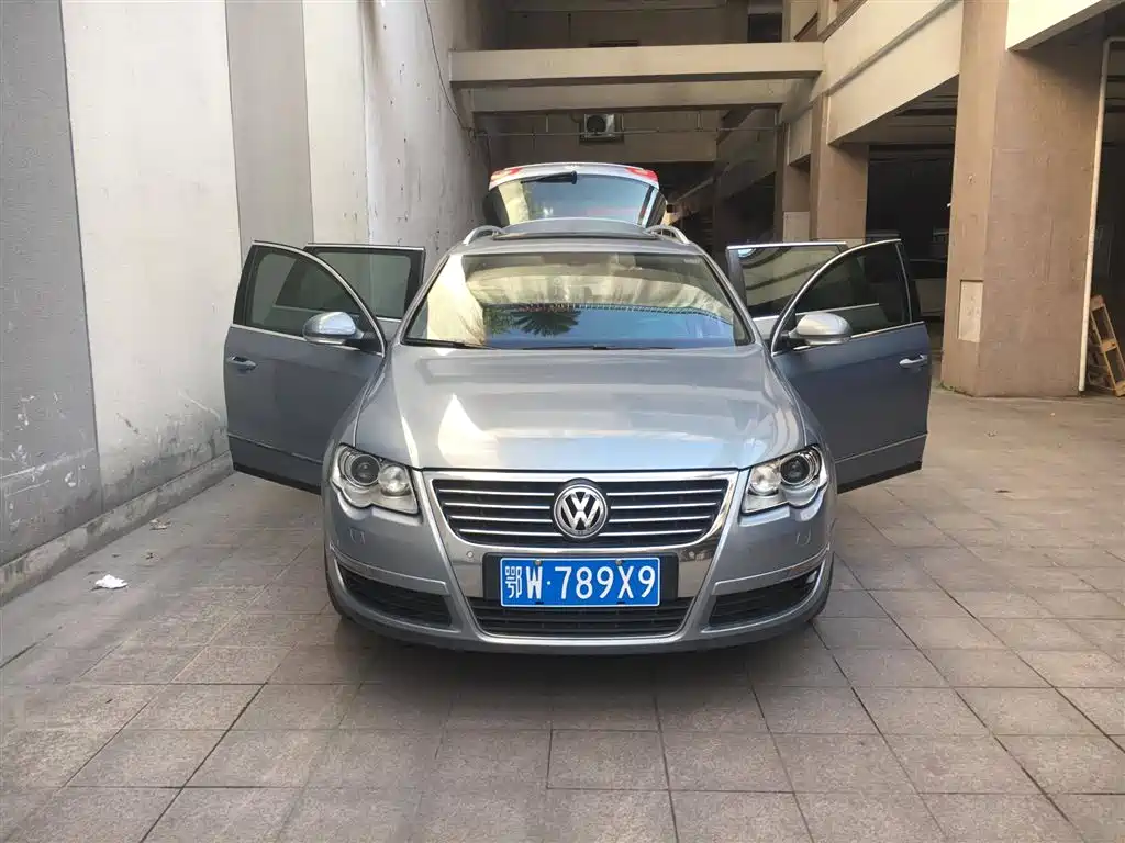 Volkswagen Passat 2011 2.0T Luxury