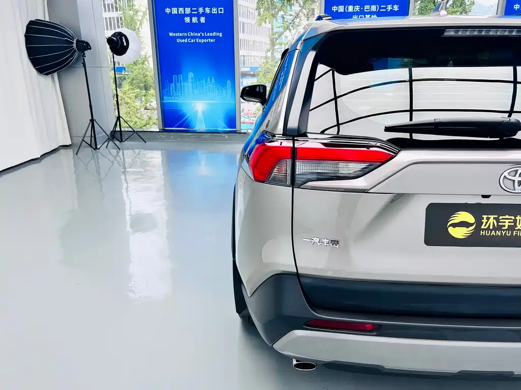 Toyota RAV4 — миниатюра 7