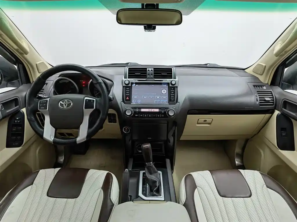 Toyota Land Cruiser Prado 2015 2.7L AT Standard