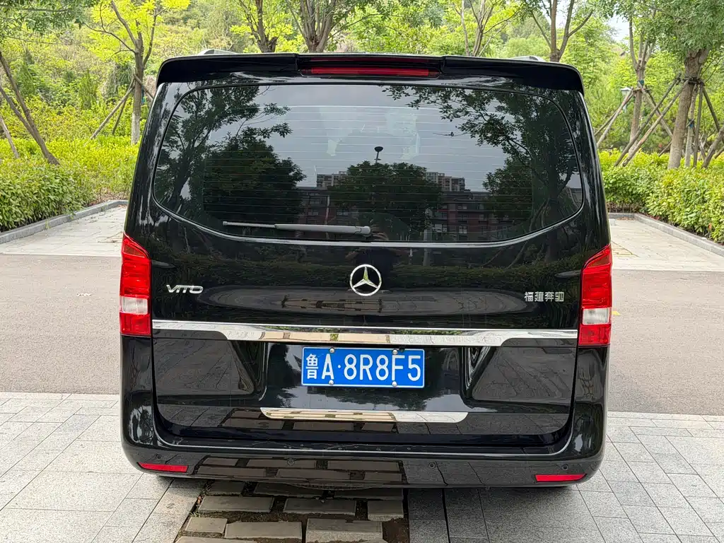 Mercedes-Benz Vito 2023 2.0T 7 мест