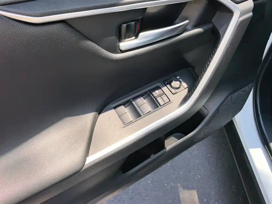 Toyota Wildlander 2020 2.5L E-CVT Luxury