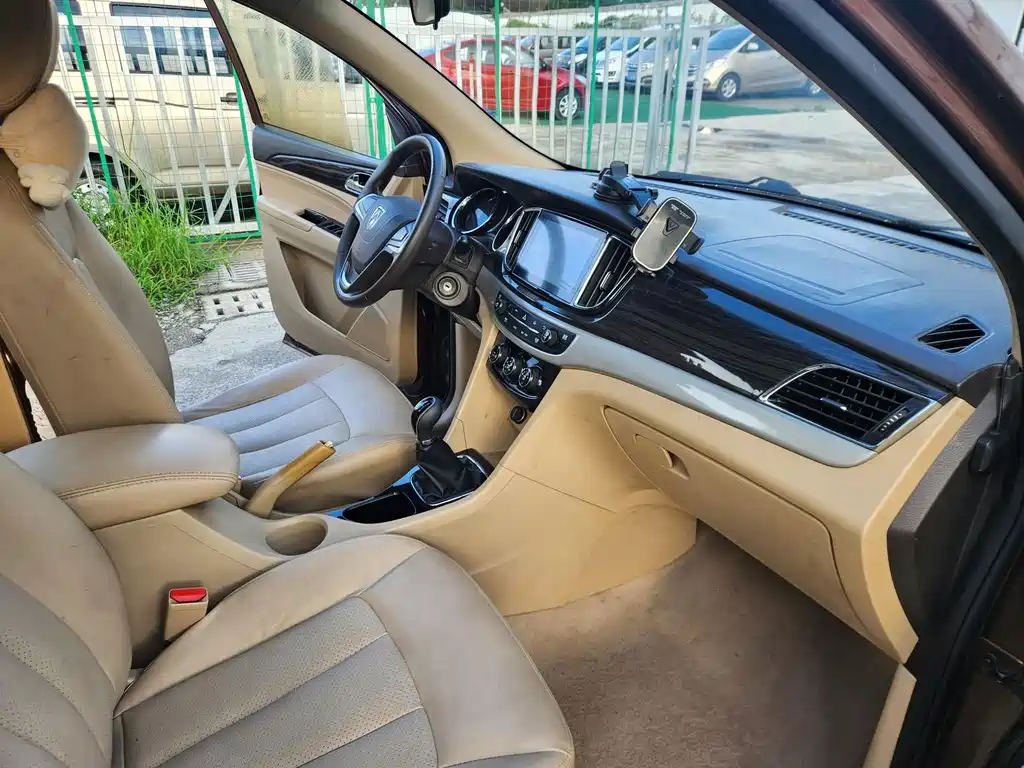 Baojun 730 1.5L Manual Comfort Type 7 seats China V, фото 9