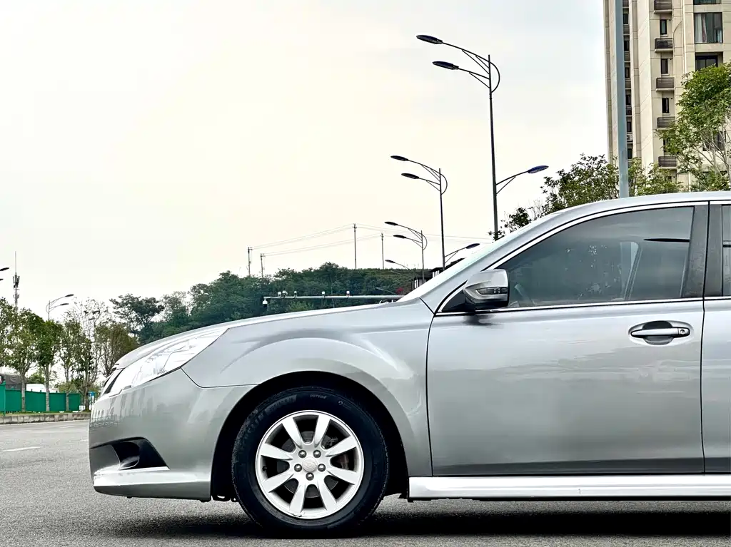 Subaru Legacy 2.0i Luxury Edition, фото 7