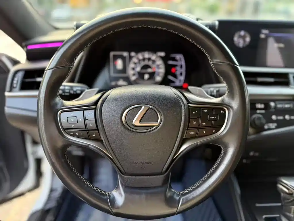 Lexus ES — миниатюра 13