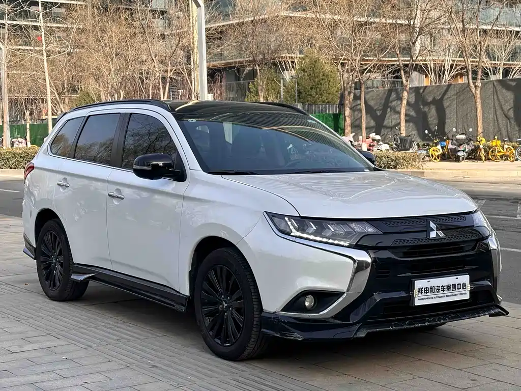 MITSUBISHI OUTLANDER
