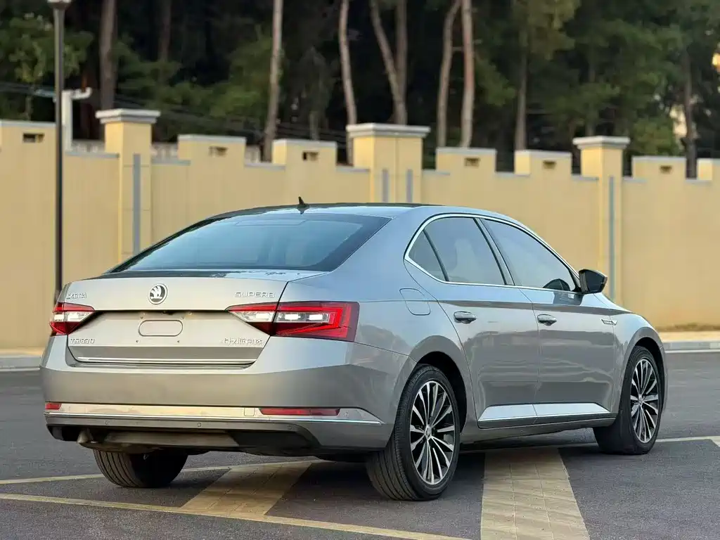 Skoda Superb — миниатюра 14