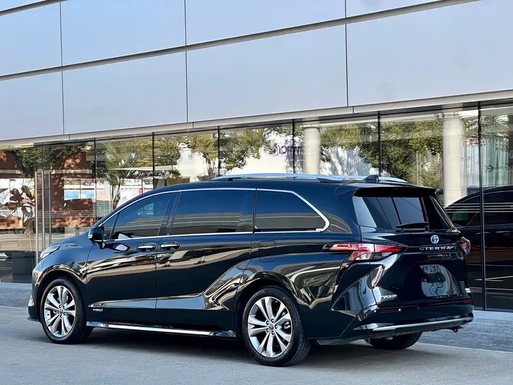 TOYOTA SIENNA