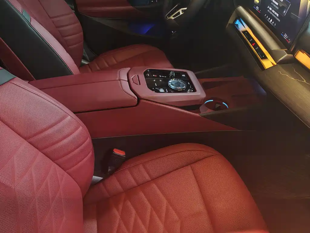BMW 5 Series — миниатюра 11