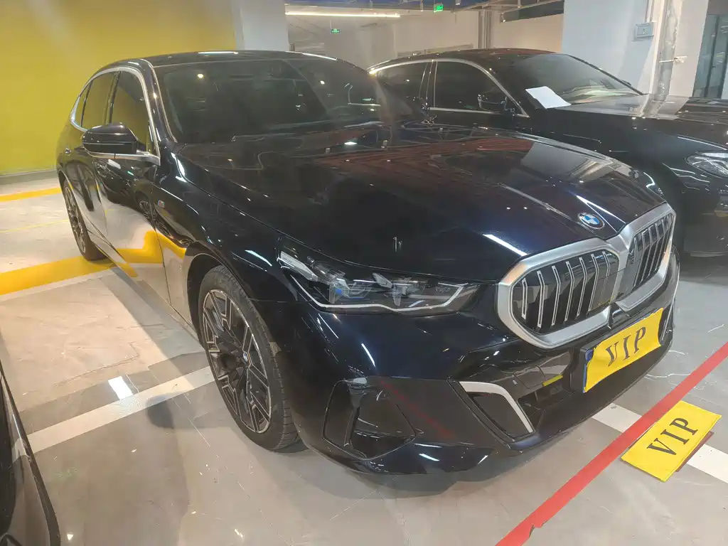 BMW 5 Series — миниатюра 3
