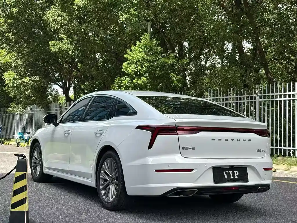 Bestune B70 1.5T Auto 15th Anniversary Commemorative Edition, фото 6