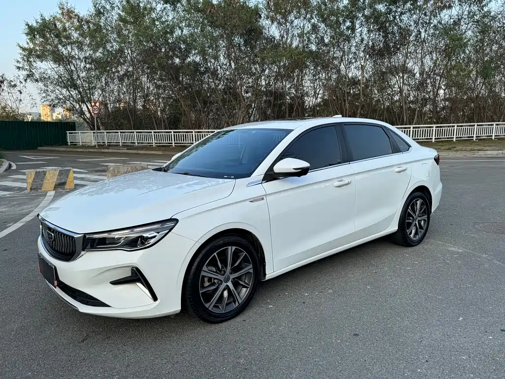 Geely Emgrand 2022