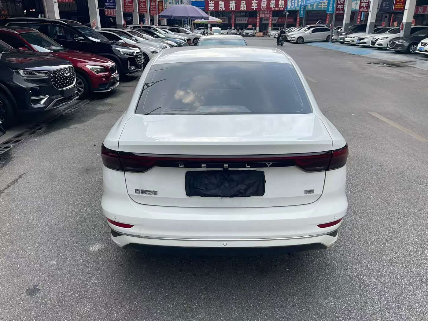 Geely Emgrand 1.5 л 2023 г. Белый, пробег 30000 км