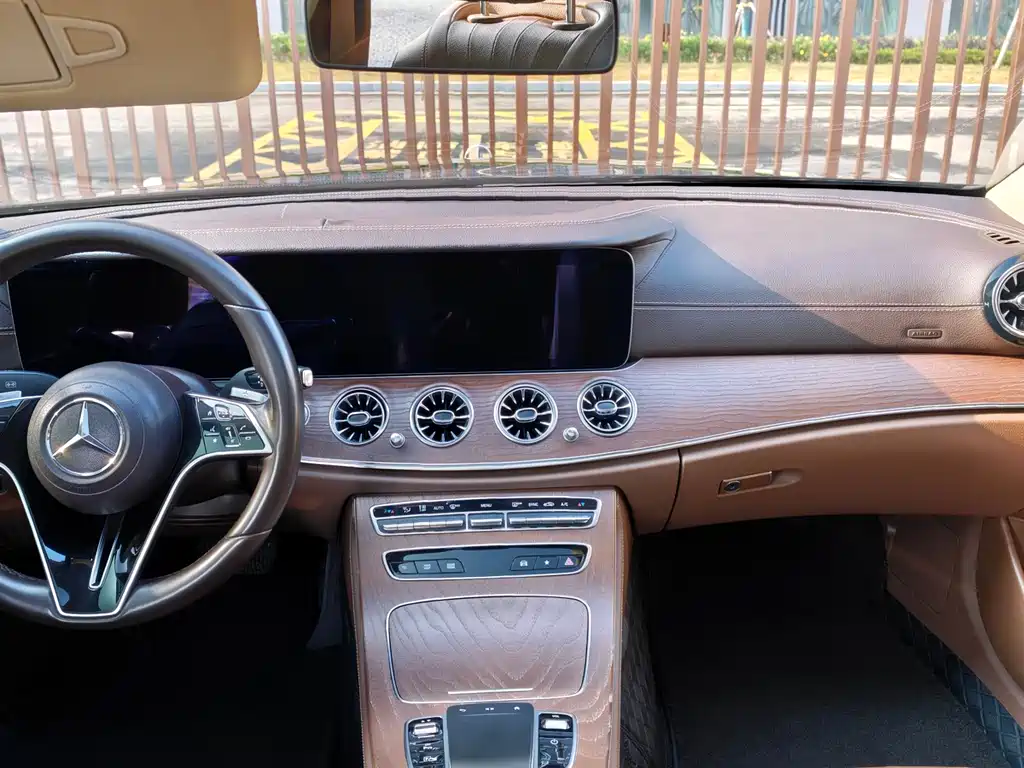 MERCEDES-BENZ E CLASS