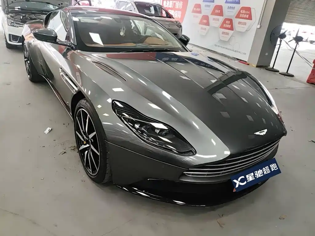 Aston Martin DB11 2019