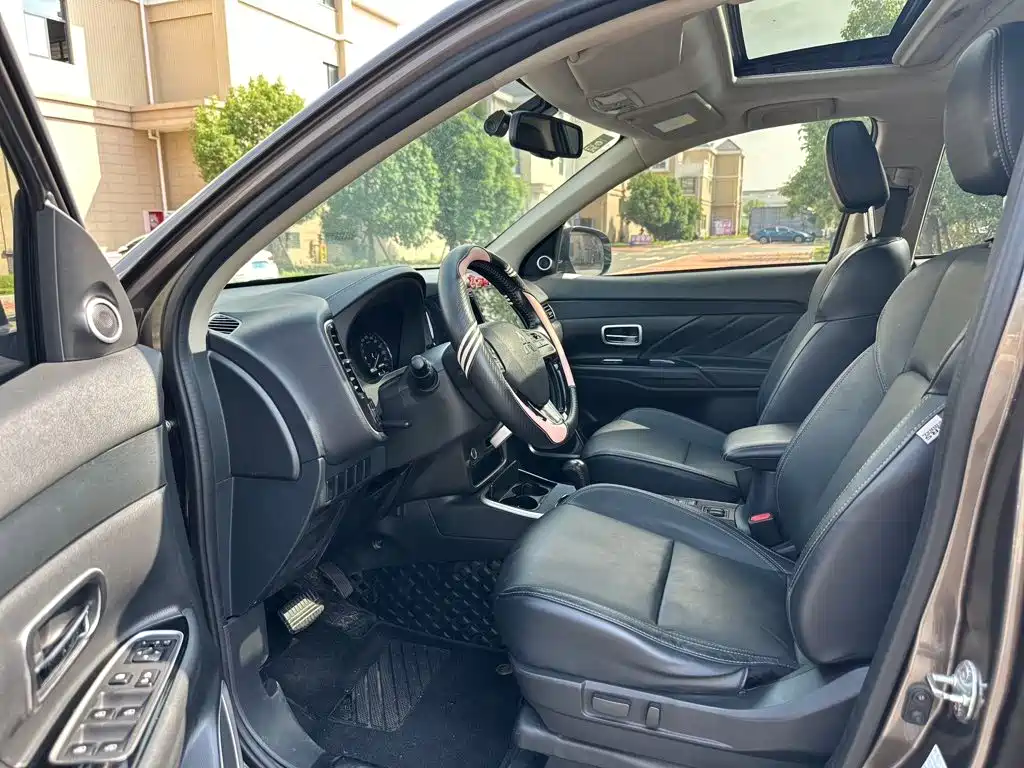 Mitsubishi Outlander — миниатюра 9