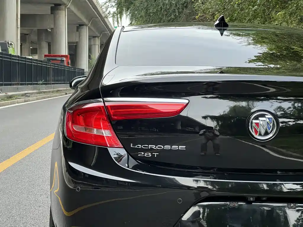Buick LaCrosse — миниатюра 12