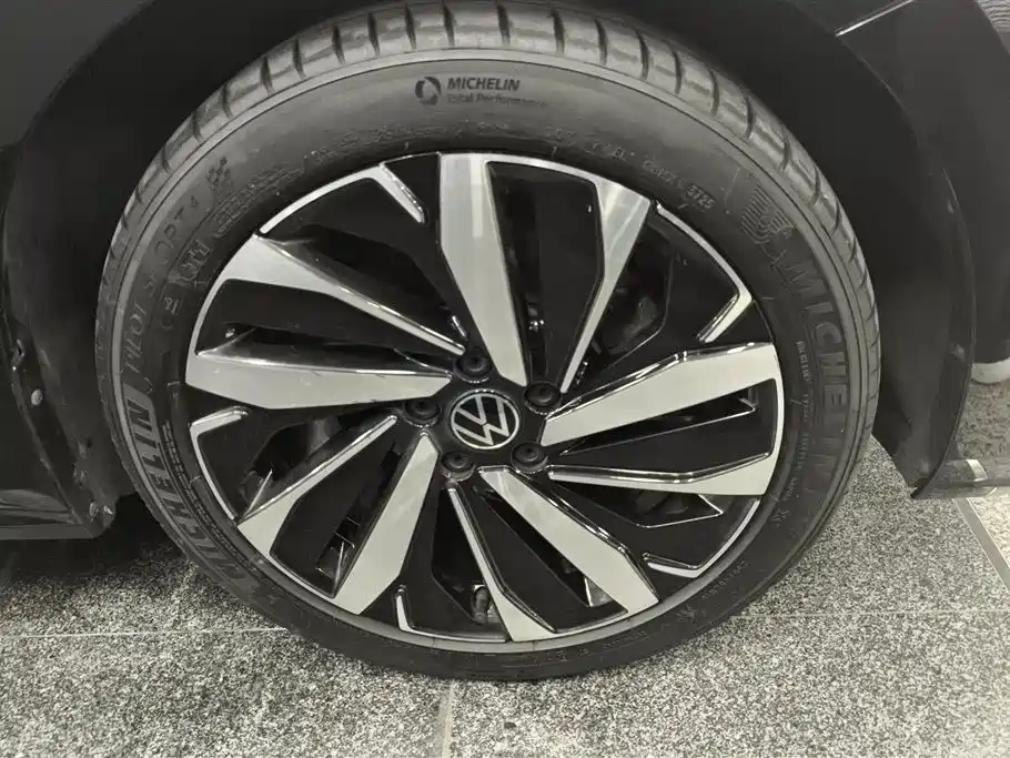 Volkswagen Passat 2022 330TSI Elite
