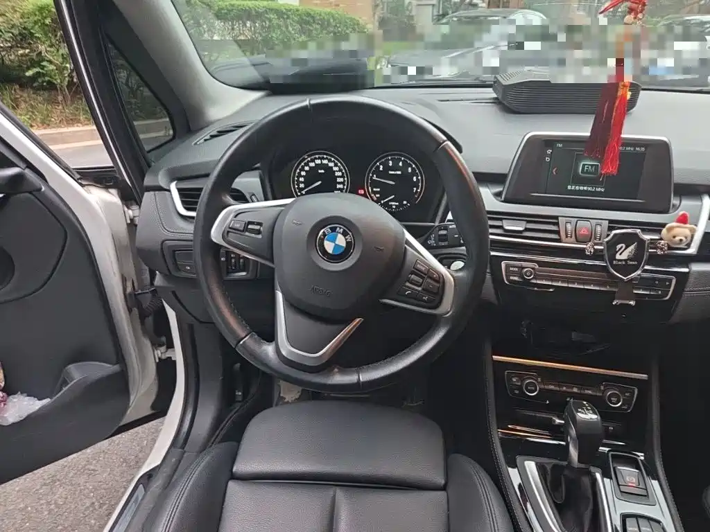BMW 2 Series Active Tourer — миниатюра 6