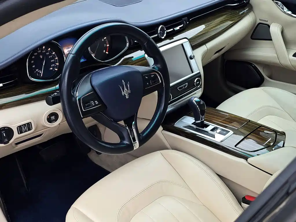 Maserati Quattroporte — миниатюра 26