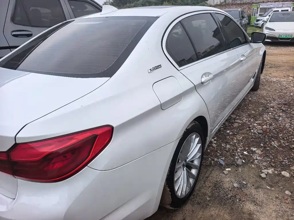 BMW 5 Series New Energy — миниатюра 8