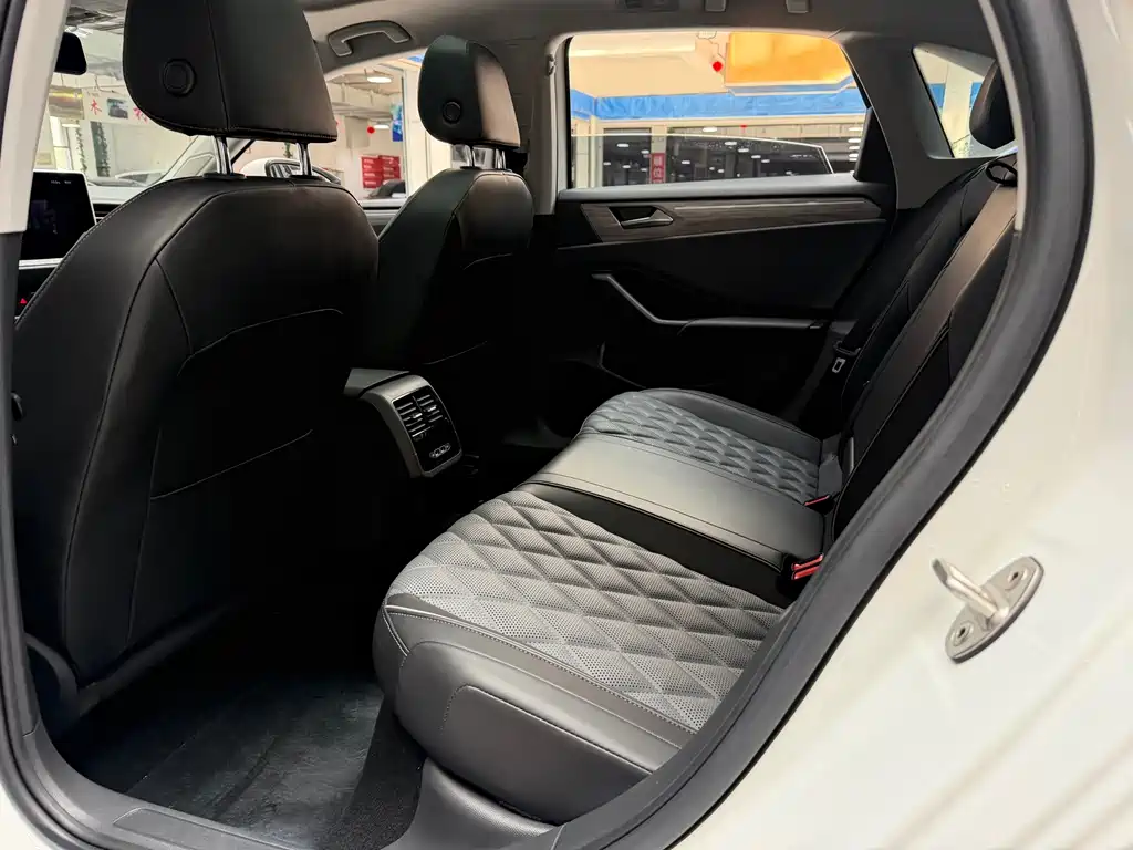 Volkswagen Sagitar — миниатюра 11