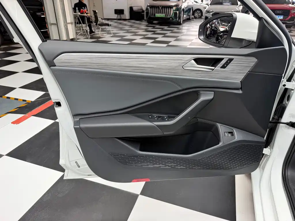 Volkswagen Sagitar — миниатюра 7