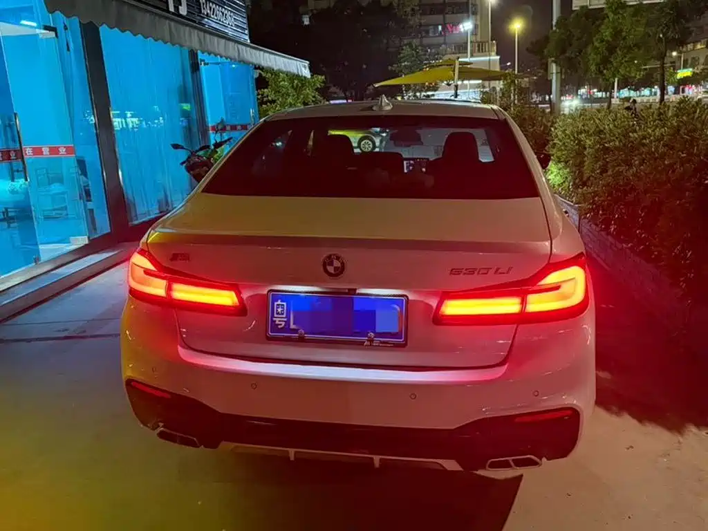 BMW 5 Series — миниатюра 7