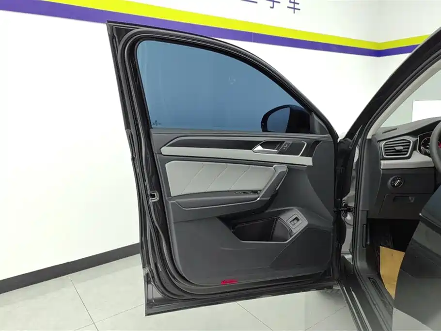 Volkswagen Tayron 2025 300TSI